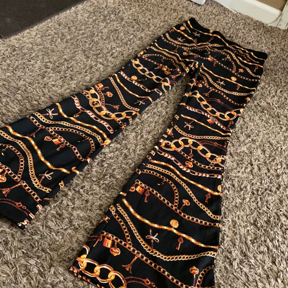 Cute stretchy pants bell bottoms never worn m